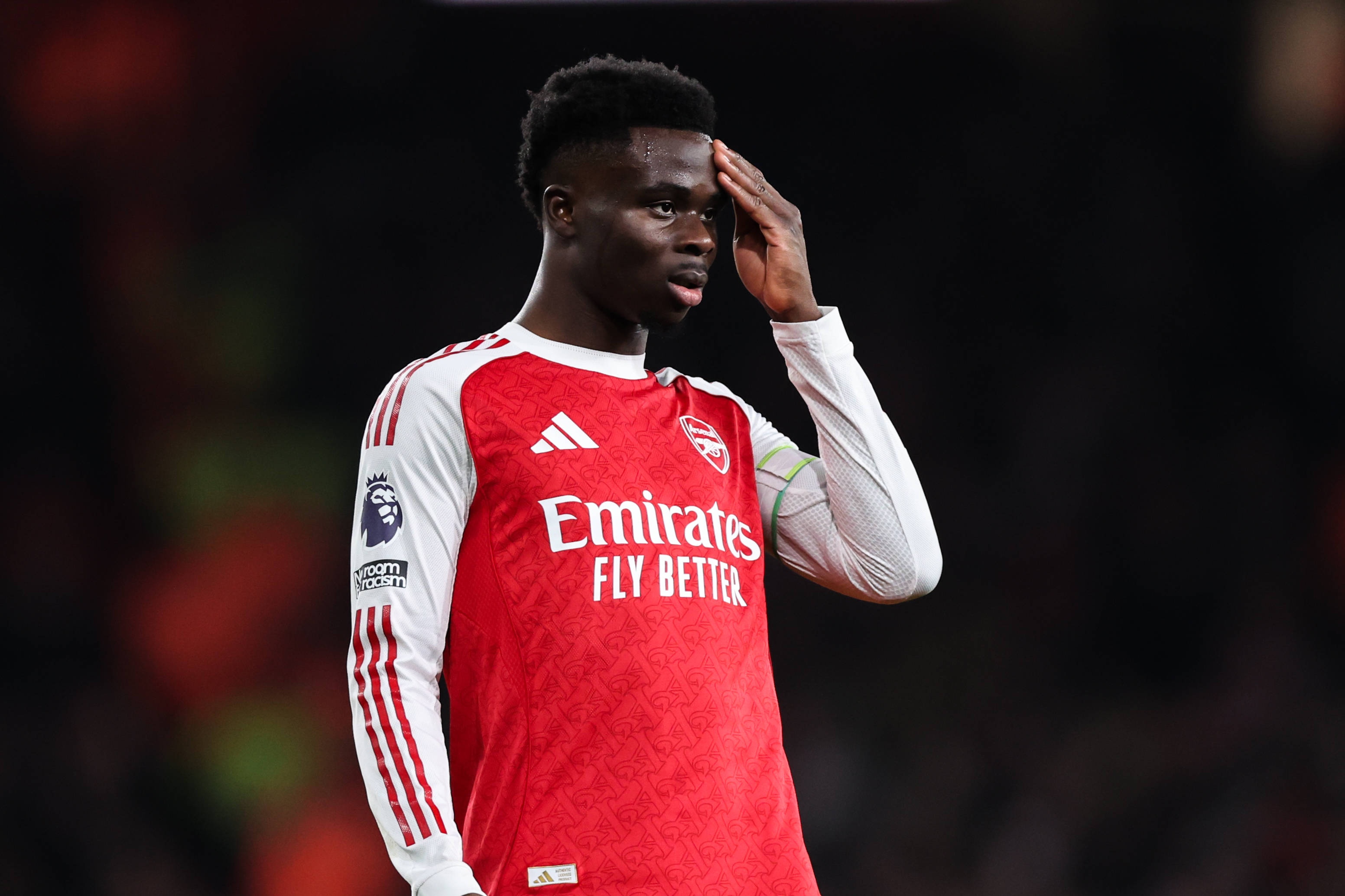 乐鱼官网下载-周薪超30万镑！24岁萨卡表现糟糕早早被换，枪手刚顶薪续约至2031