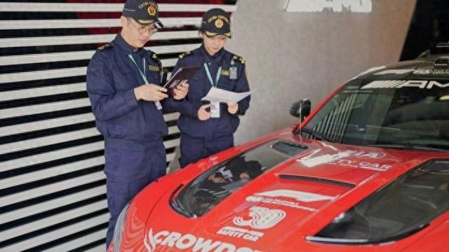 乐鱼vip-极限5天！F1赛车“跳”下飞机直冲赛道，上海海关这波操作太硬核|赛事|物资|车迷_新浪体育_新浪新闻